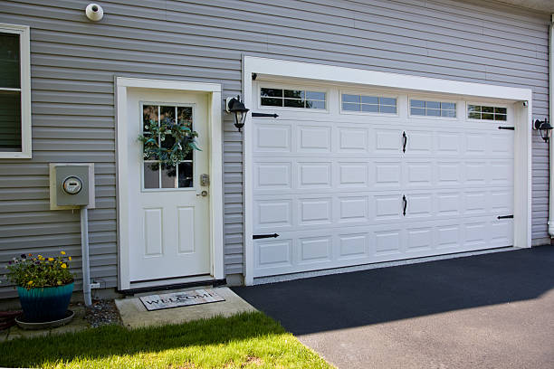 24/7 Emergency Garage Door Panel Replacement experts in Newburgh Heights, OH